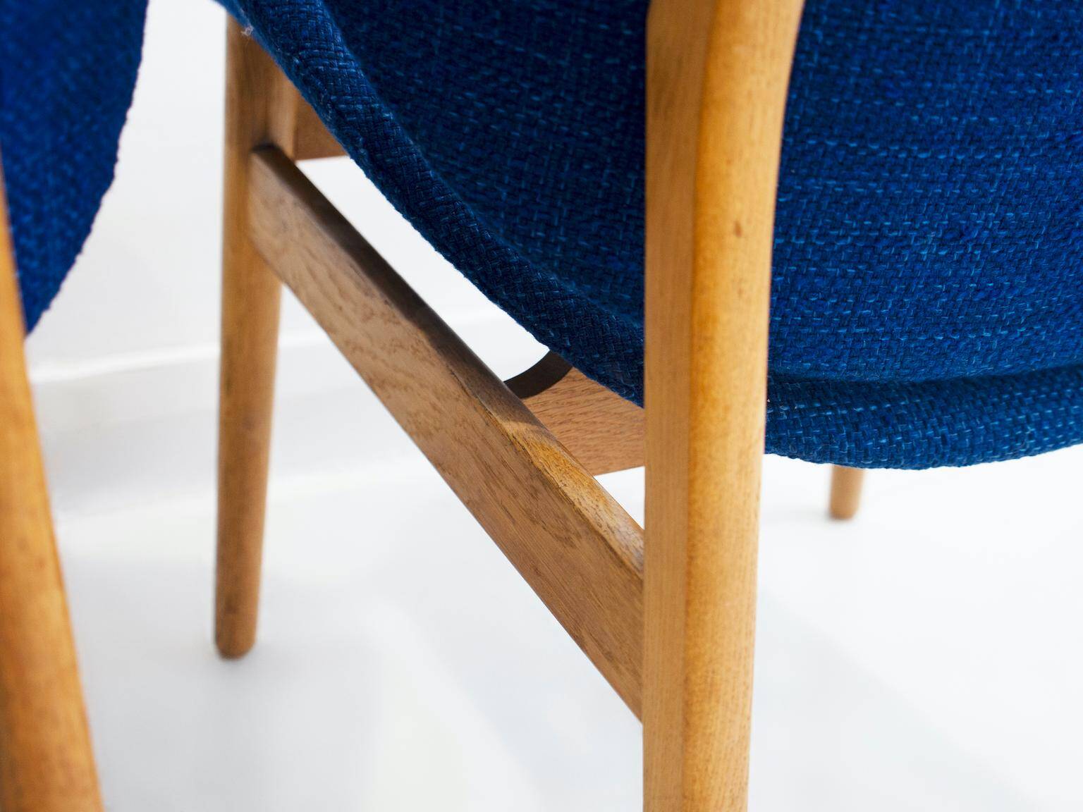 Paire de fauteuils en chêne Hans Olsen Model No 134 avec tapisserie en tissu bleu