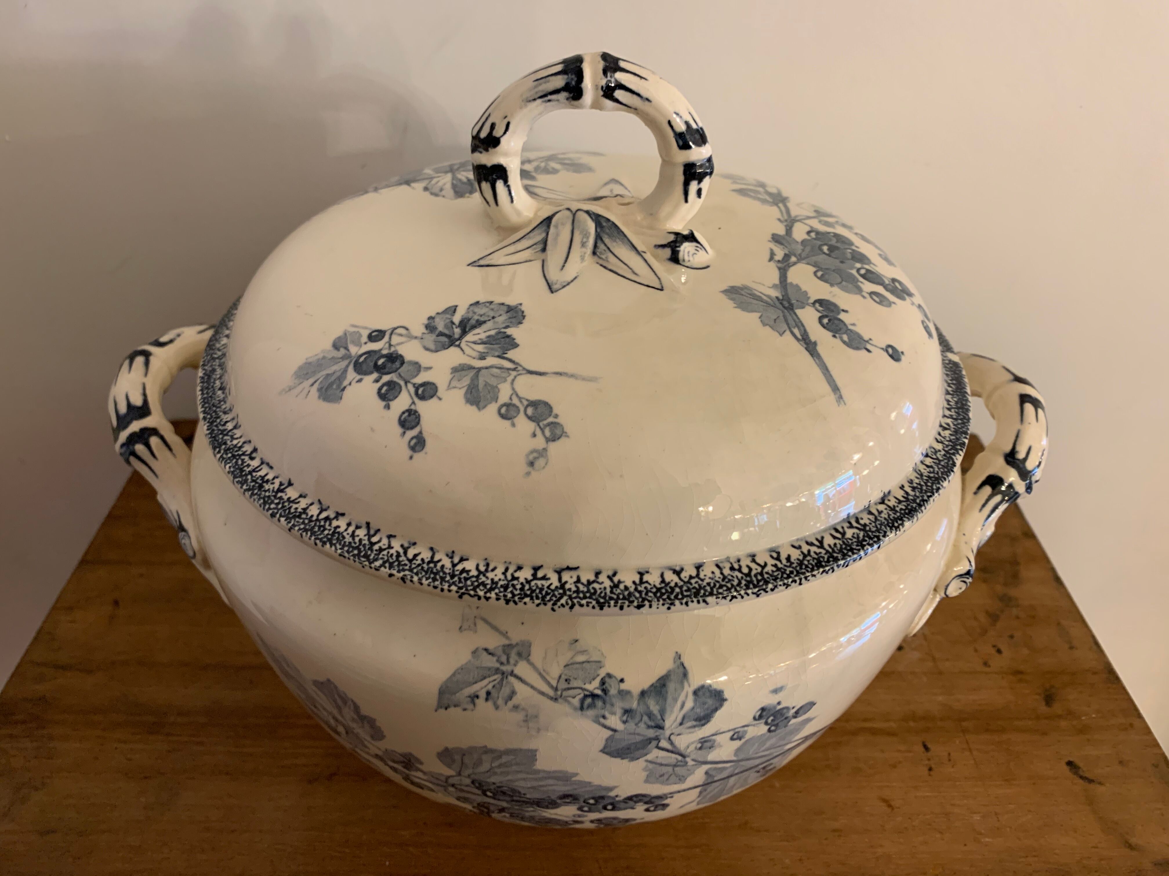 Soupière ravier and dish old blue porcelain Sarreguemines model Groseilles