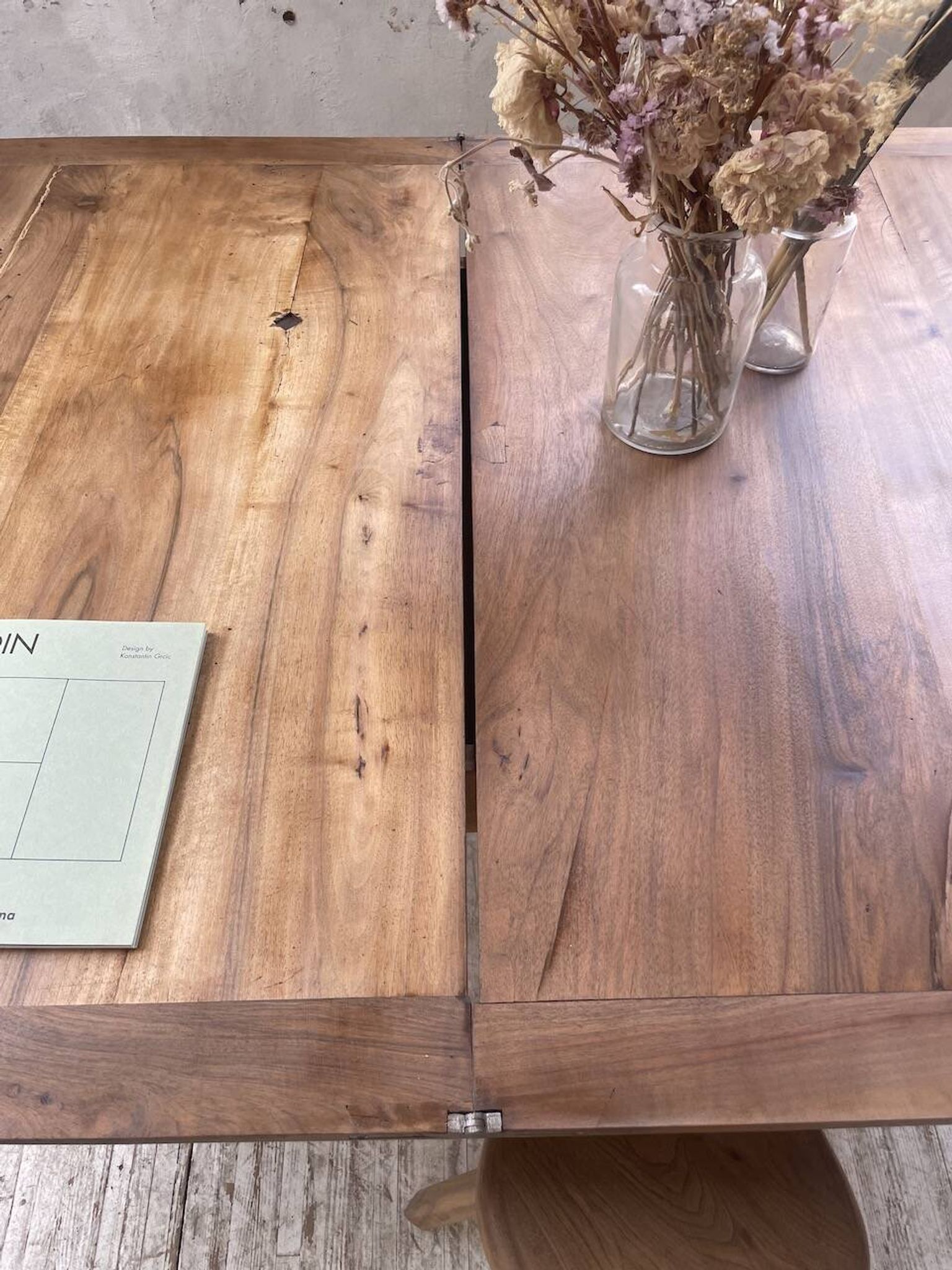 Table de ferme noyer plateau pivotable à allonges
