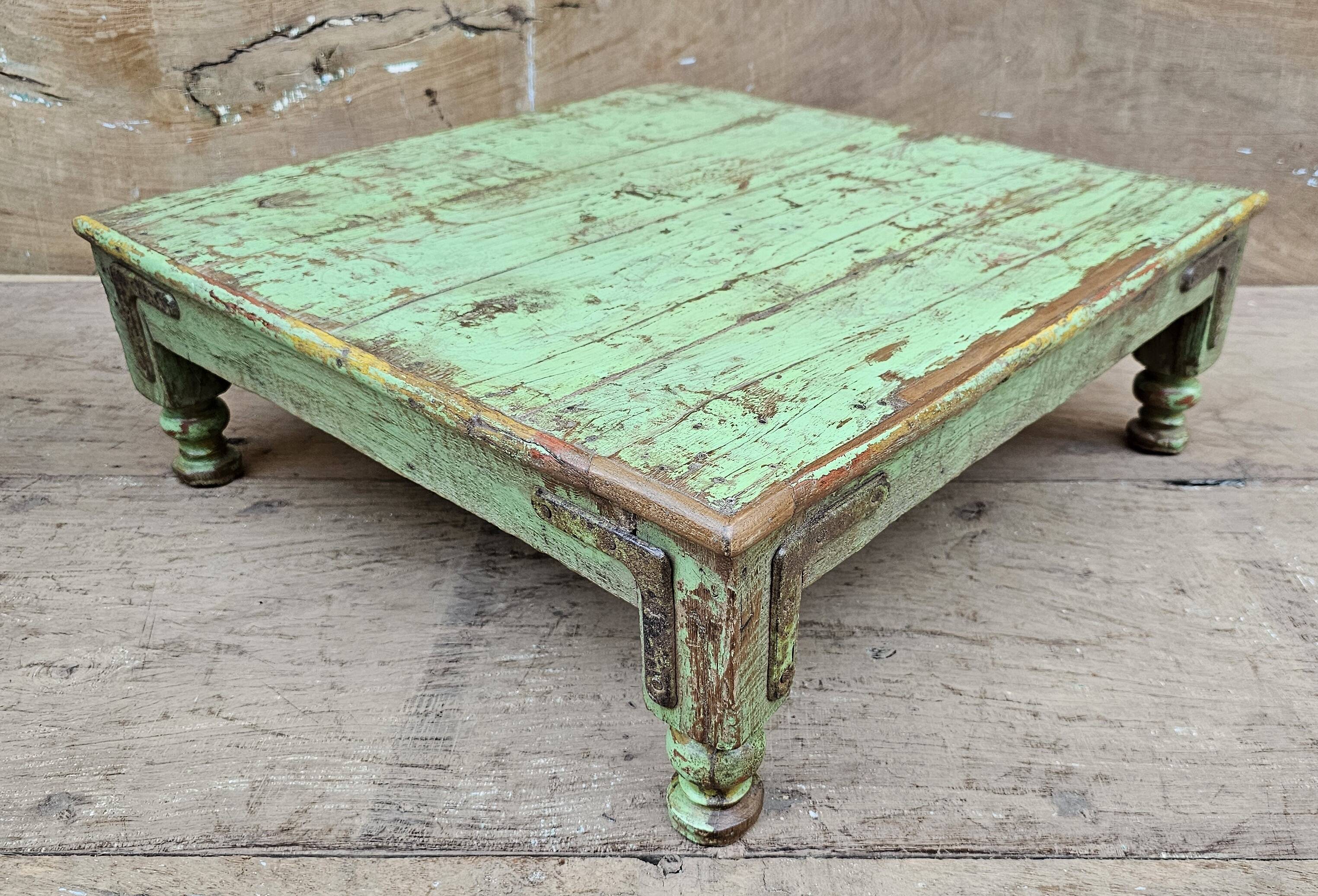 Ancienne table à thé en teck birman