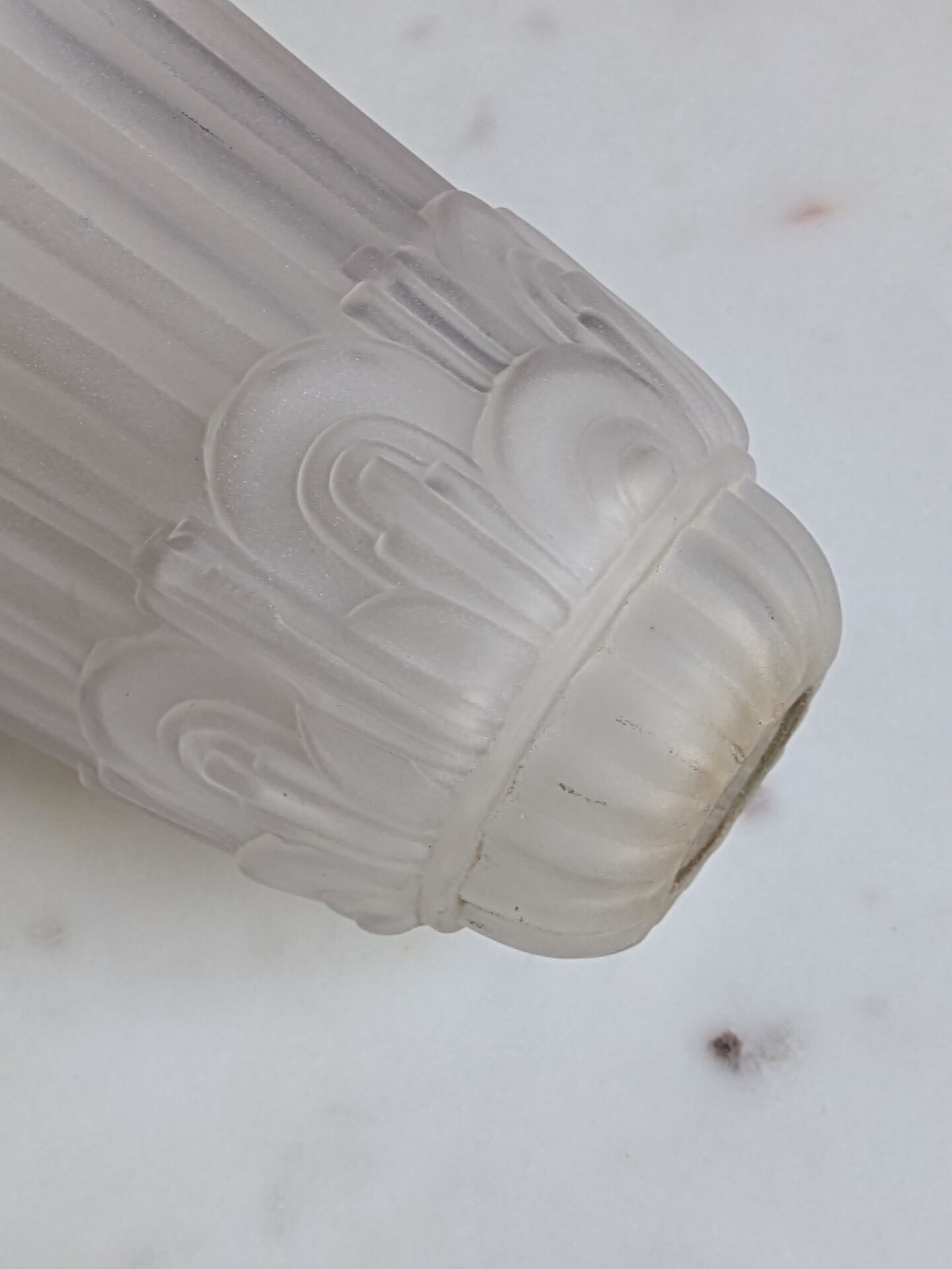 Tulip/shade in moulded glass Art Deco