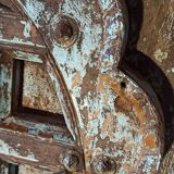 Porte ancienne en bois avec croisillons