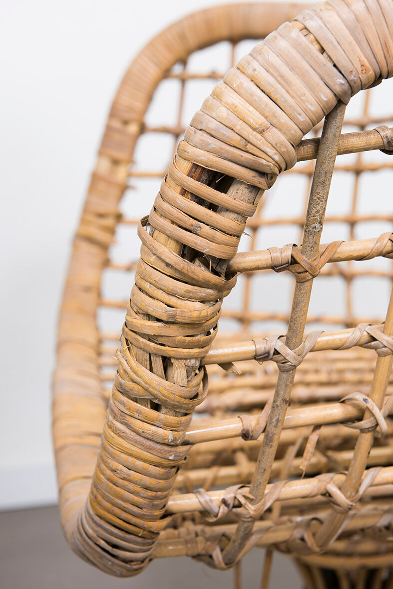 Rattan chair with swivel base