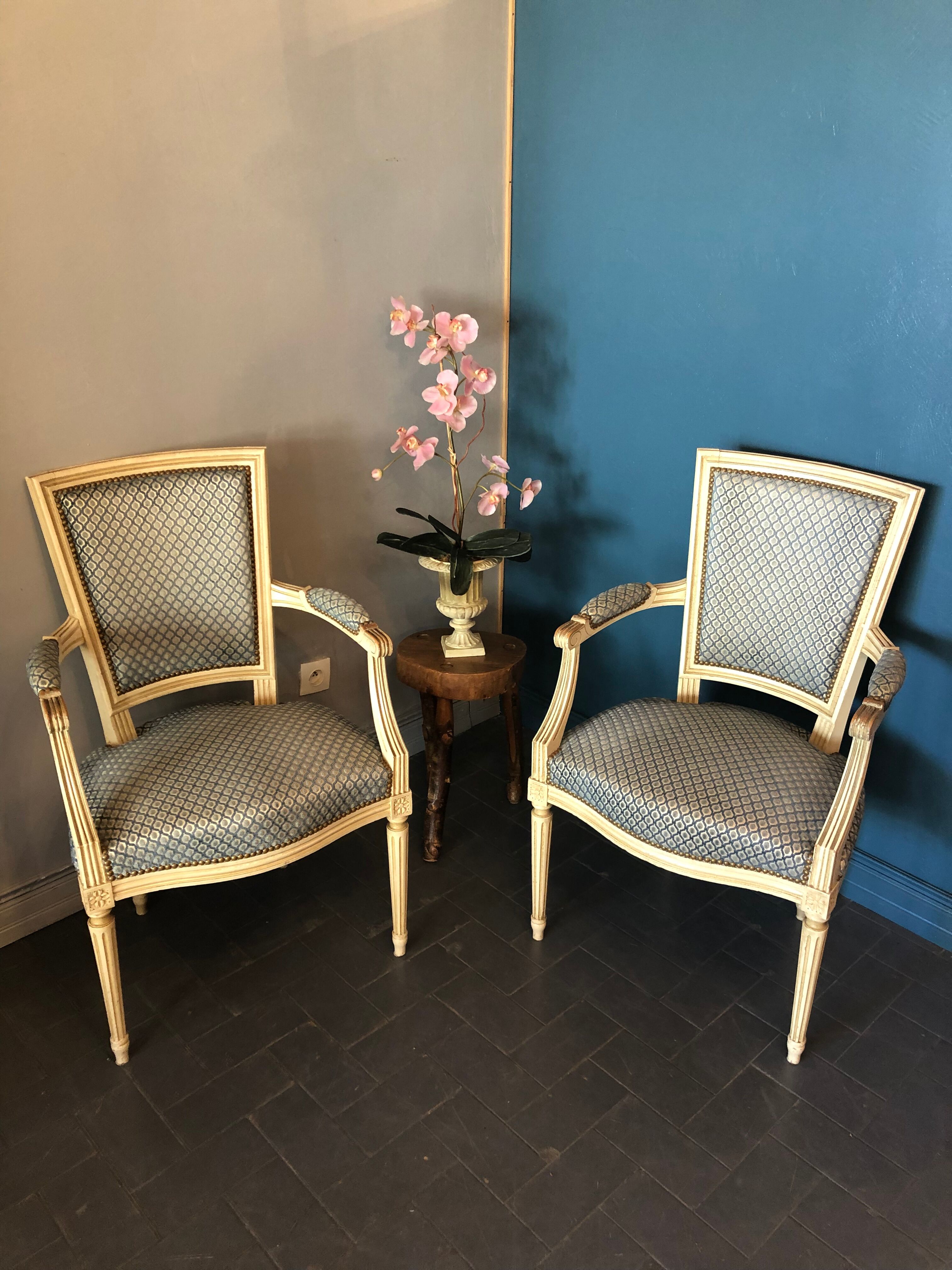 Duo de fauteuils anciens