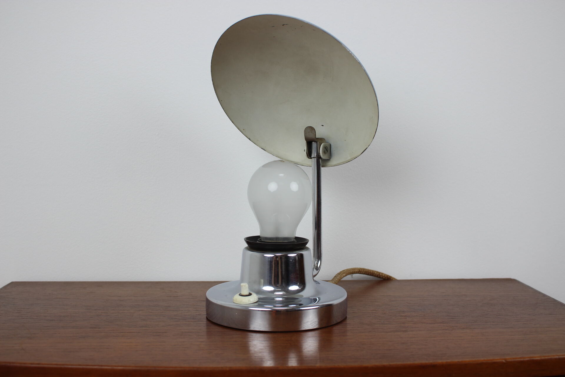 Big bauhaus brass table lamp, 1930