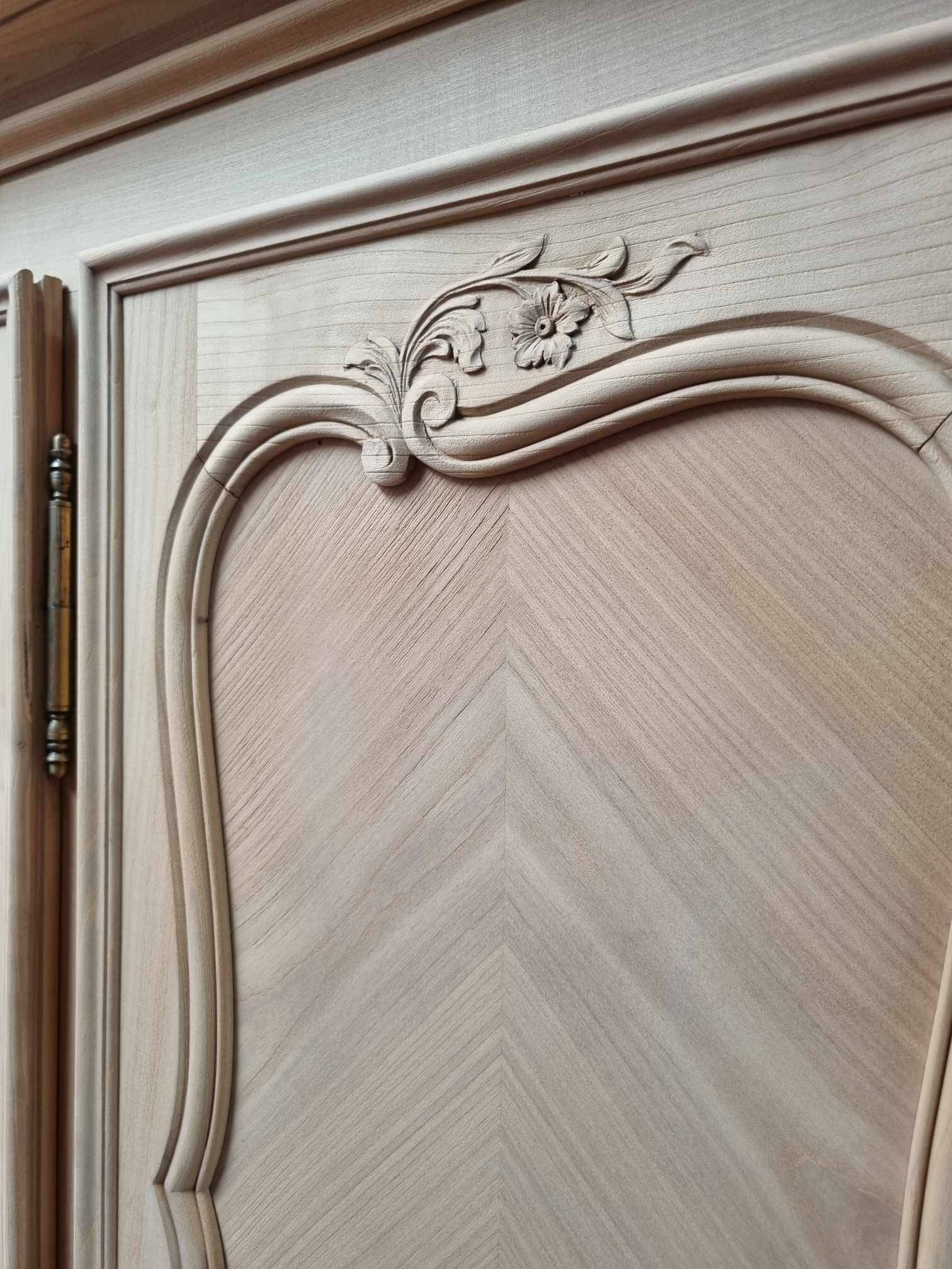 3 door wardrobe in natural wood