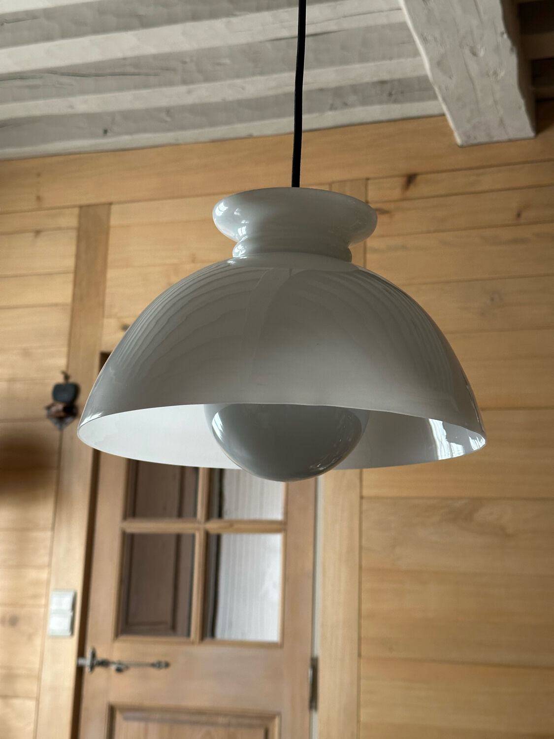 Suspension in opaline