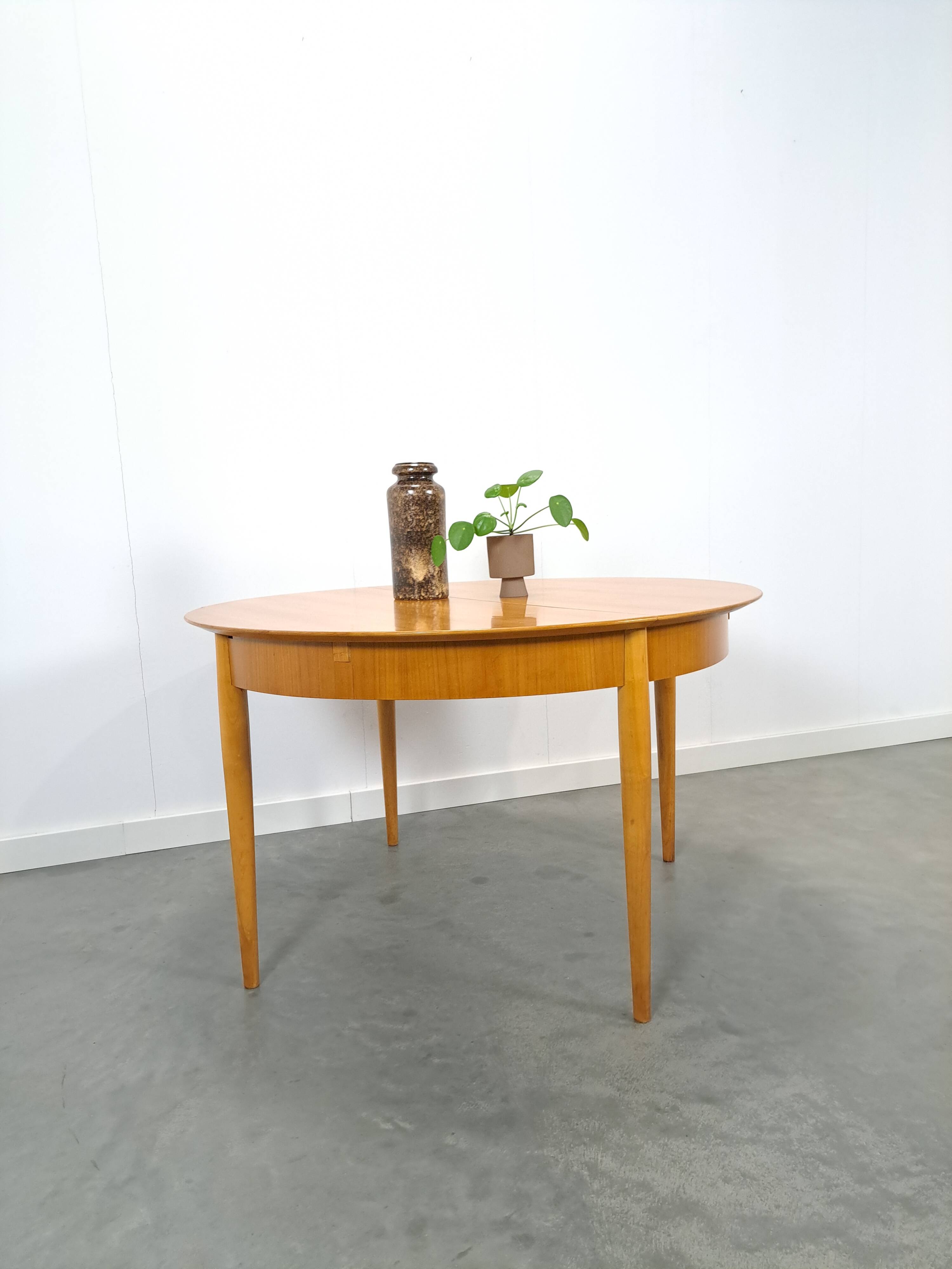 Table à manger ronde extensible Lübke design