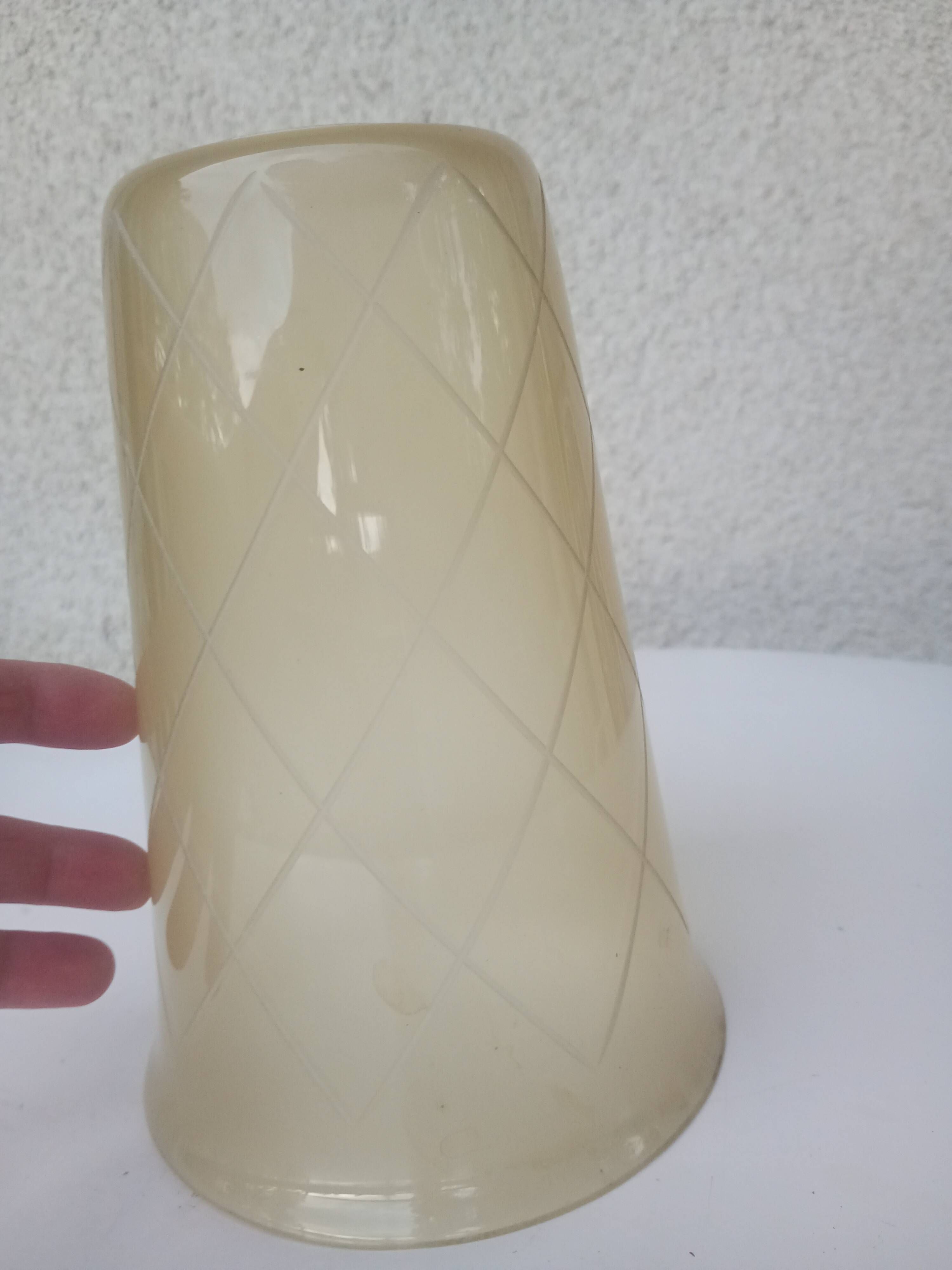 Bell-shaped lampshade - Amber glass engraved with lines - c. 1940