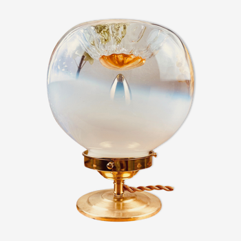 Lampe à poser globe ancien bi-couleur Murano Mazzega en verre soufflé blanc et orange
