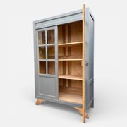 Armoire parisienne vitrée grise de la Samaritaine 1960