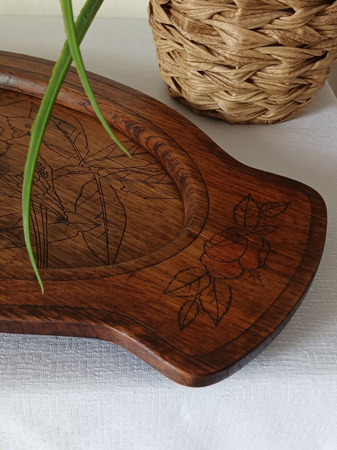 Vintage oak top engraved parrots