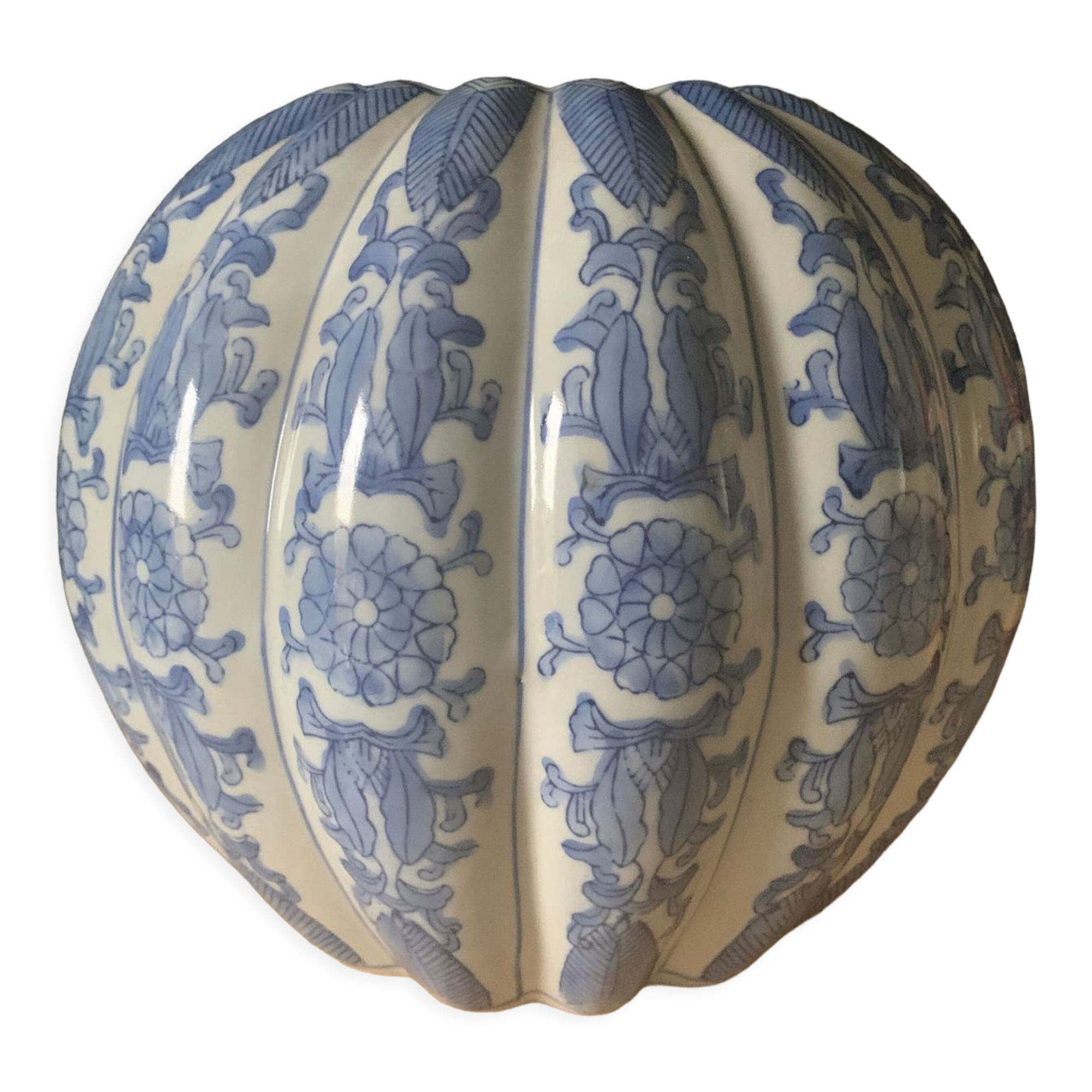 Chinese round vase
