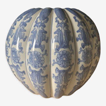 Chinese round vase