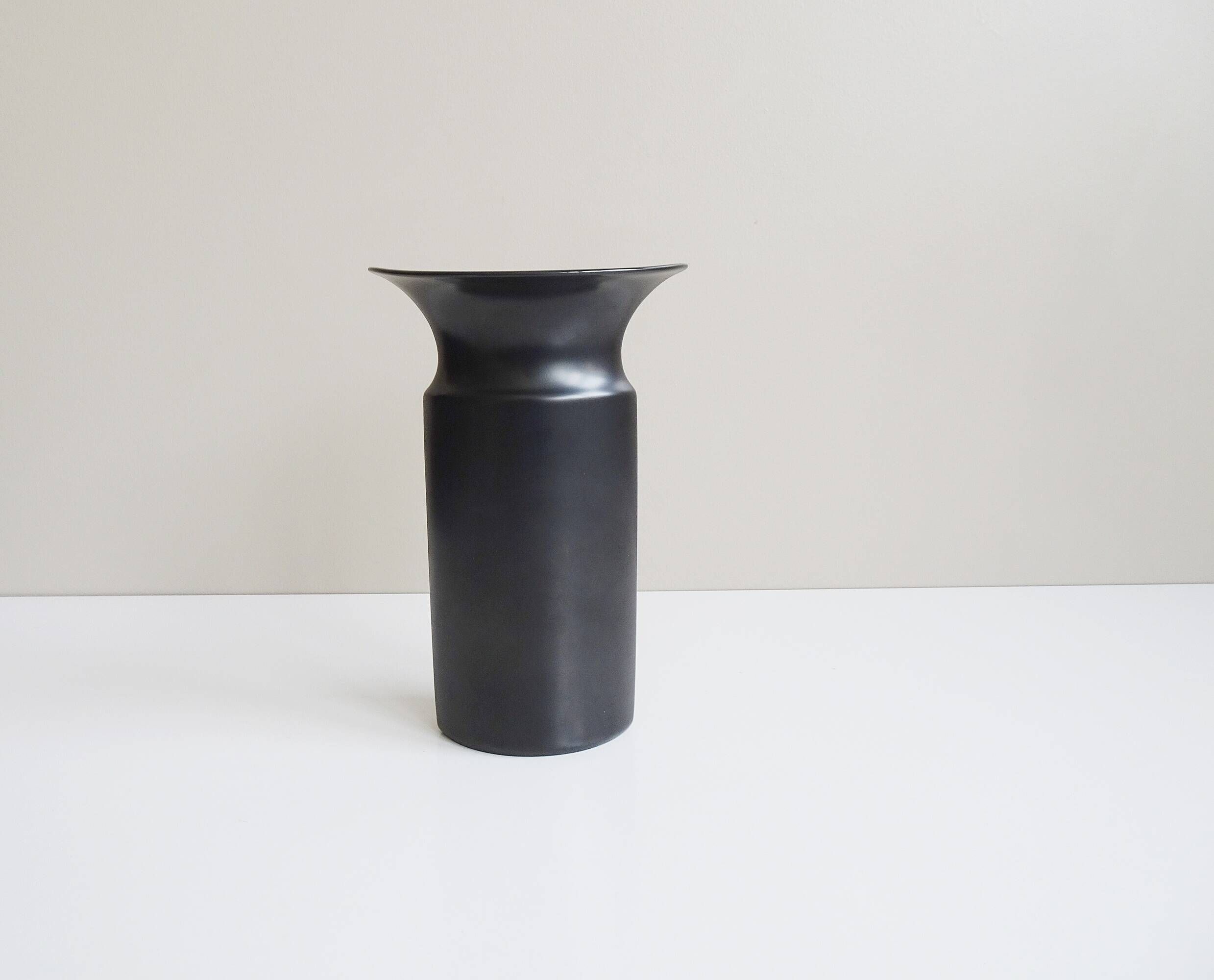 Vase from Rosenthal Studio Line - Porcelaine Noire - Design James Kirkwood