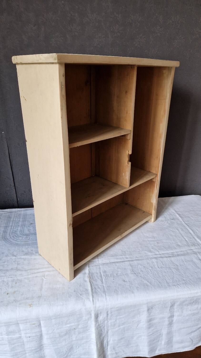 Small locker cabinet