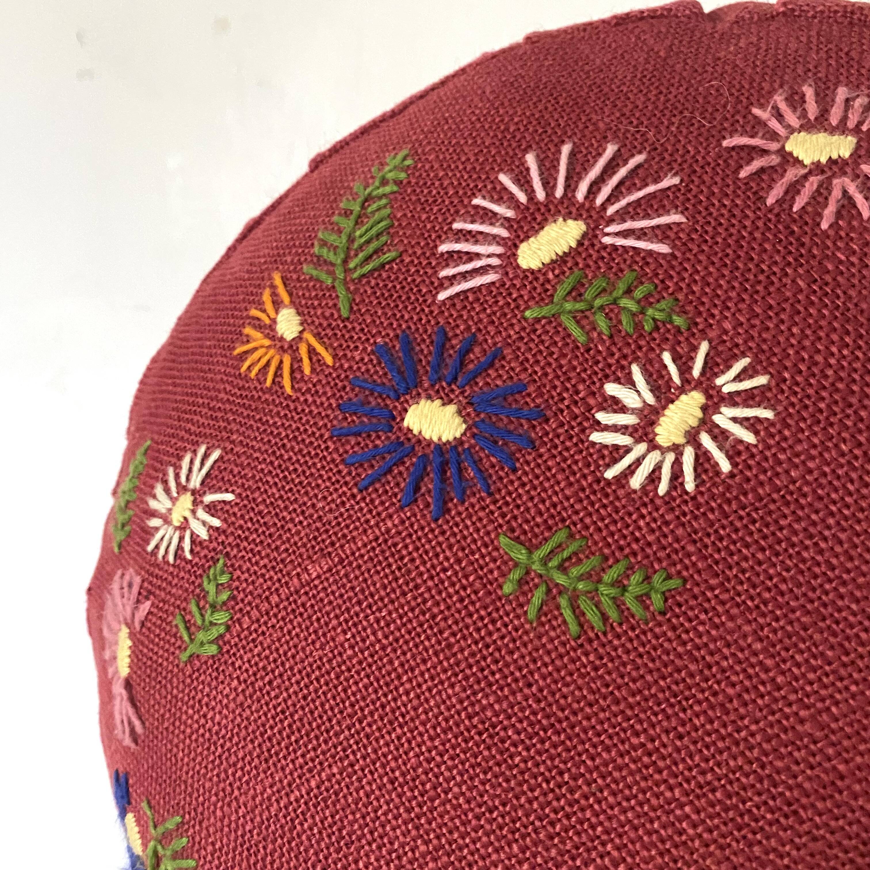 Paire de coussins ronds vintage en lin brodé