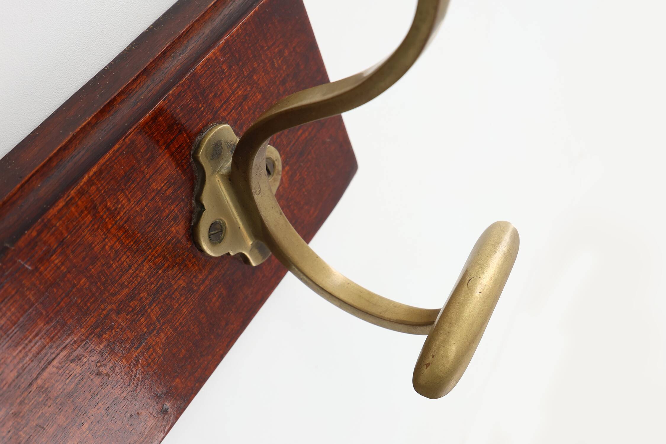 Art Nouveau coatrack in brass and oak, France ca. 1900