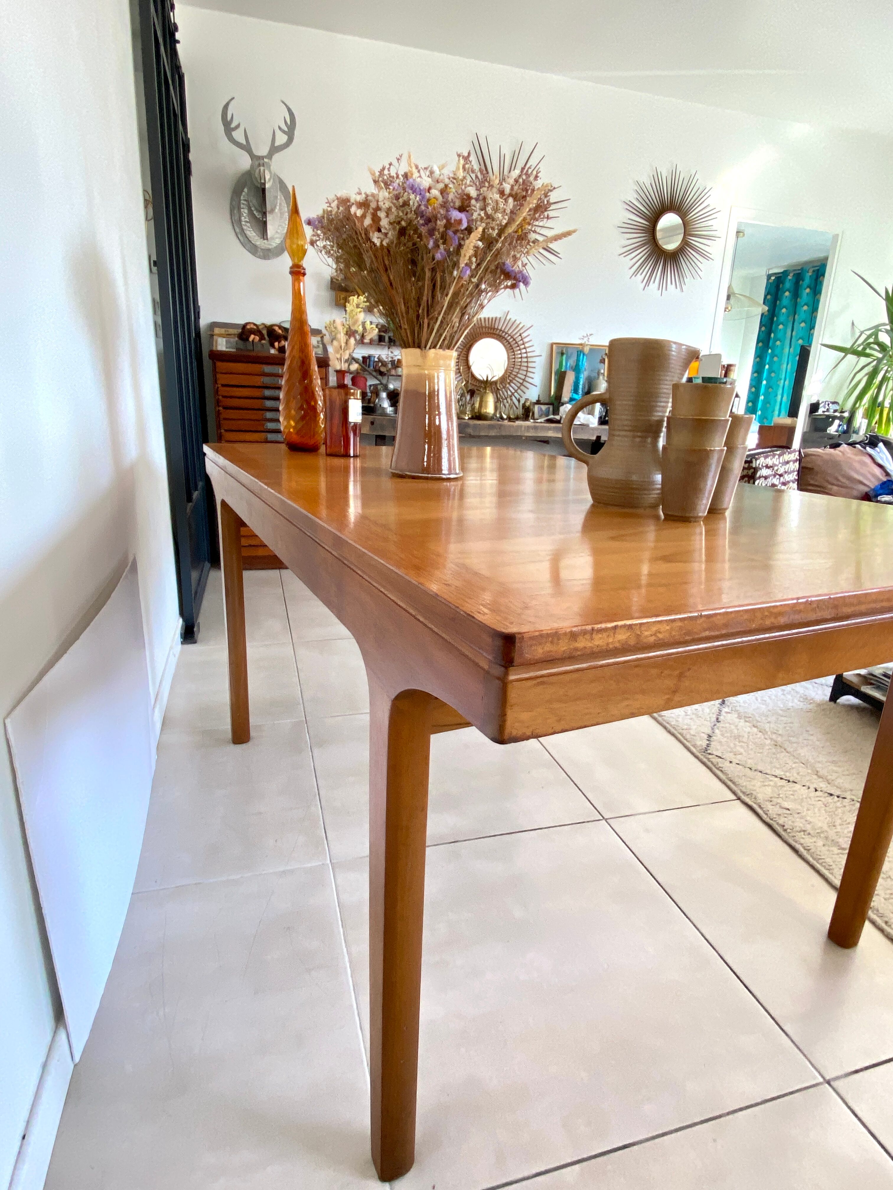 Extendable dining table in NATHAN teak