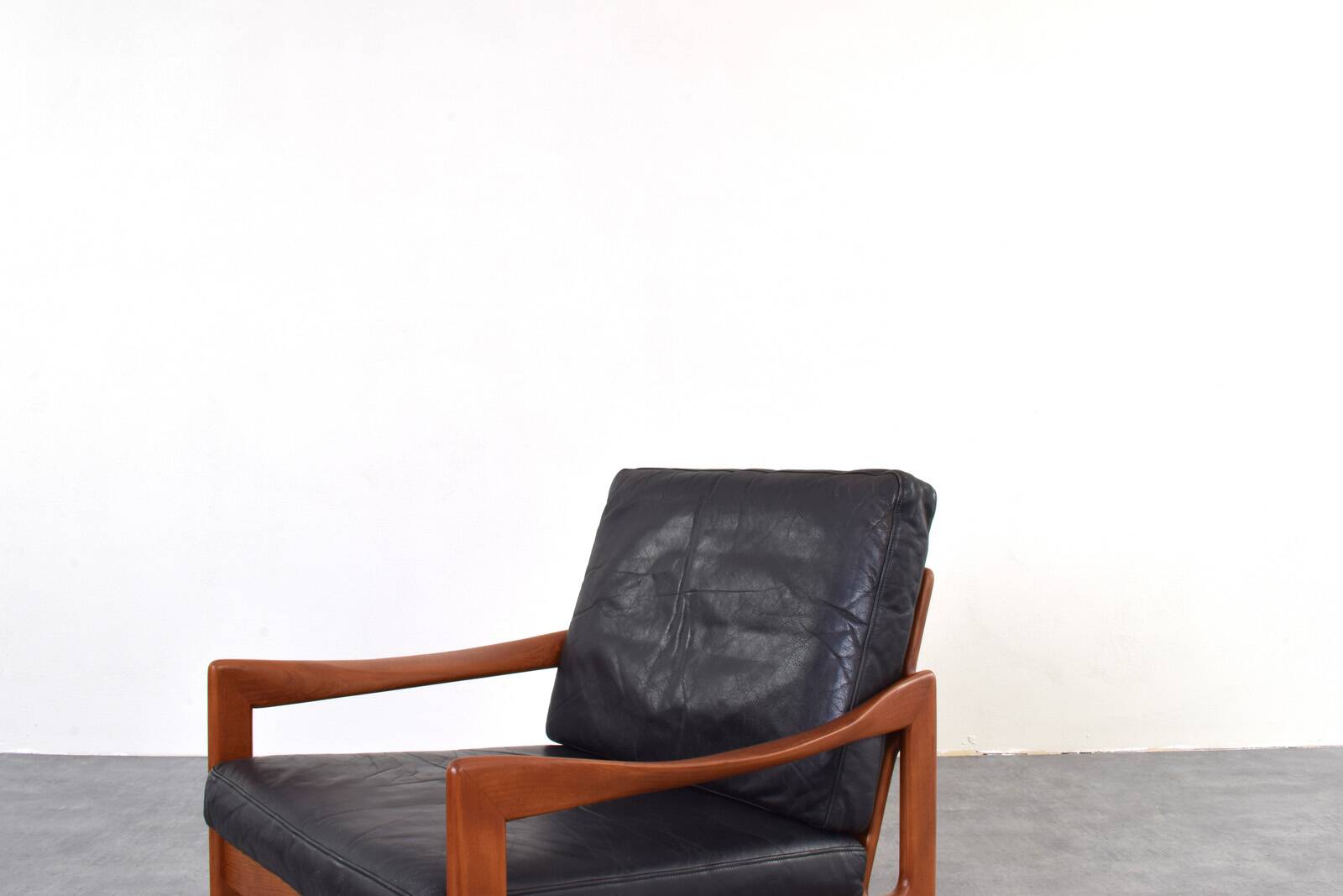 Fauteuil lounge vintage en teck par Illum Wikkelsø pour Niels Eilersen, 1960.