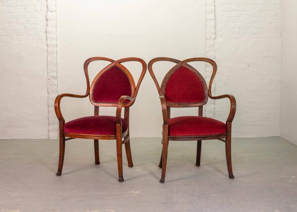 Chaises d'appoint vintage en bois et velours rouge en forme de cœur. Lot de 2. Années 1950.