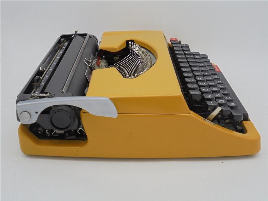 Brother Deluxe 250TR typewriter