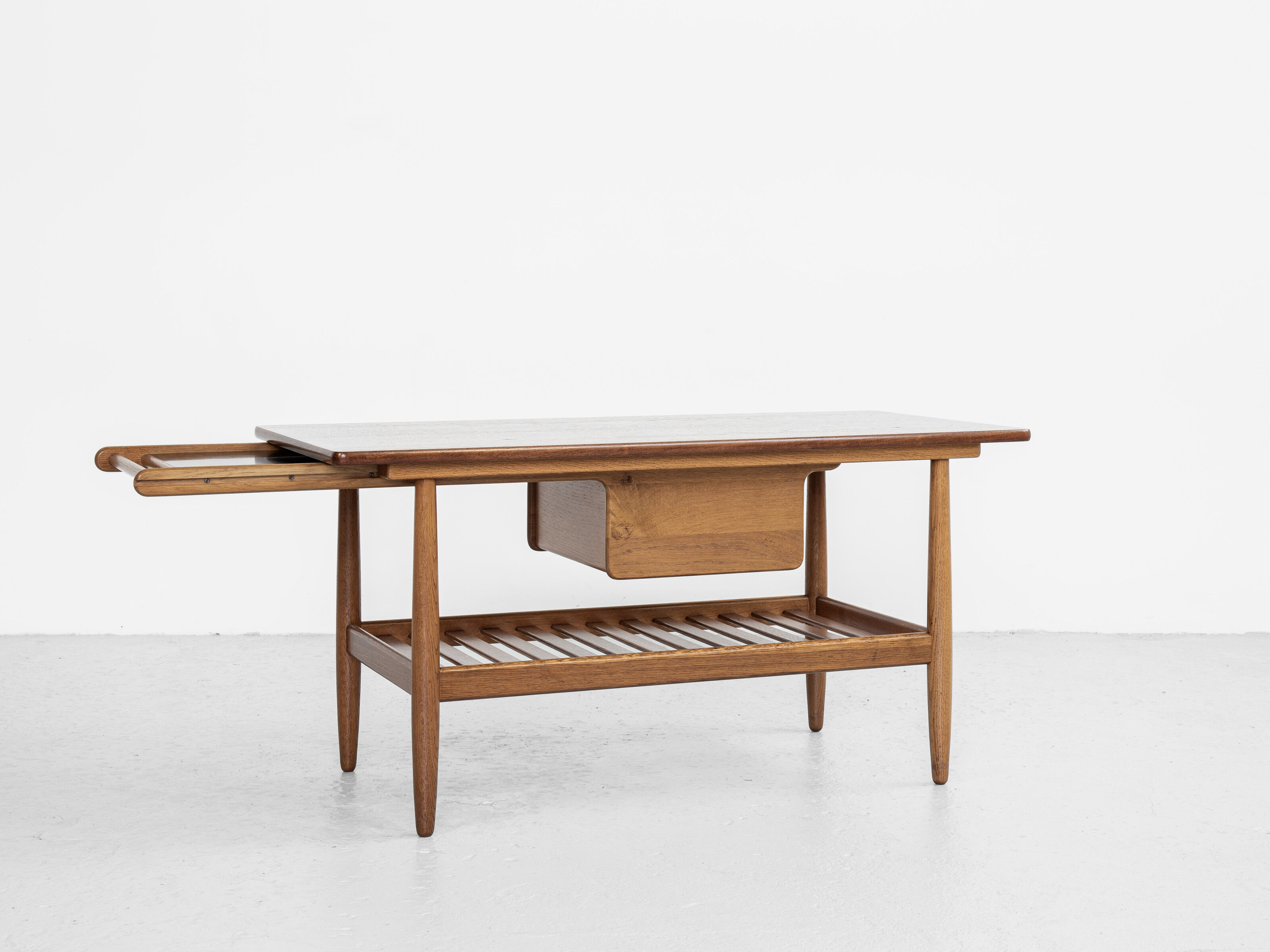 Midcentury Danish coffee table in oak and teak by Ejvind A. Johansson for FDB