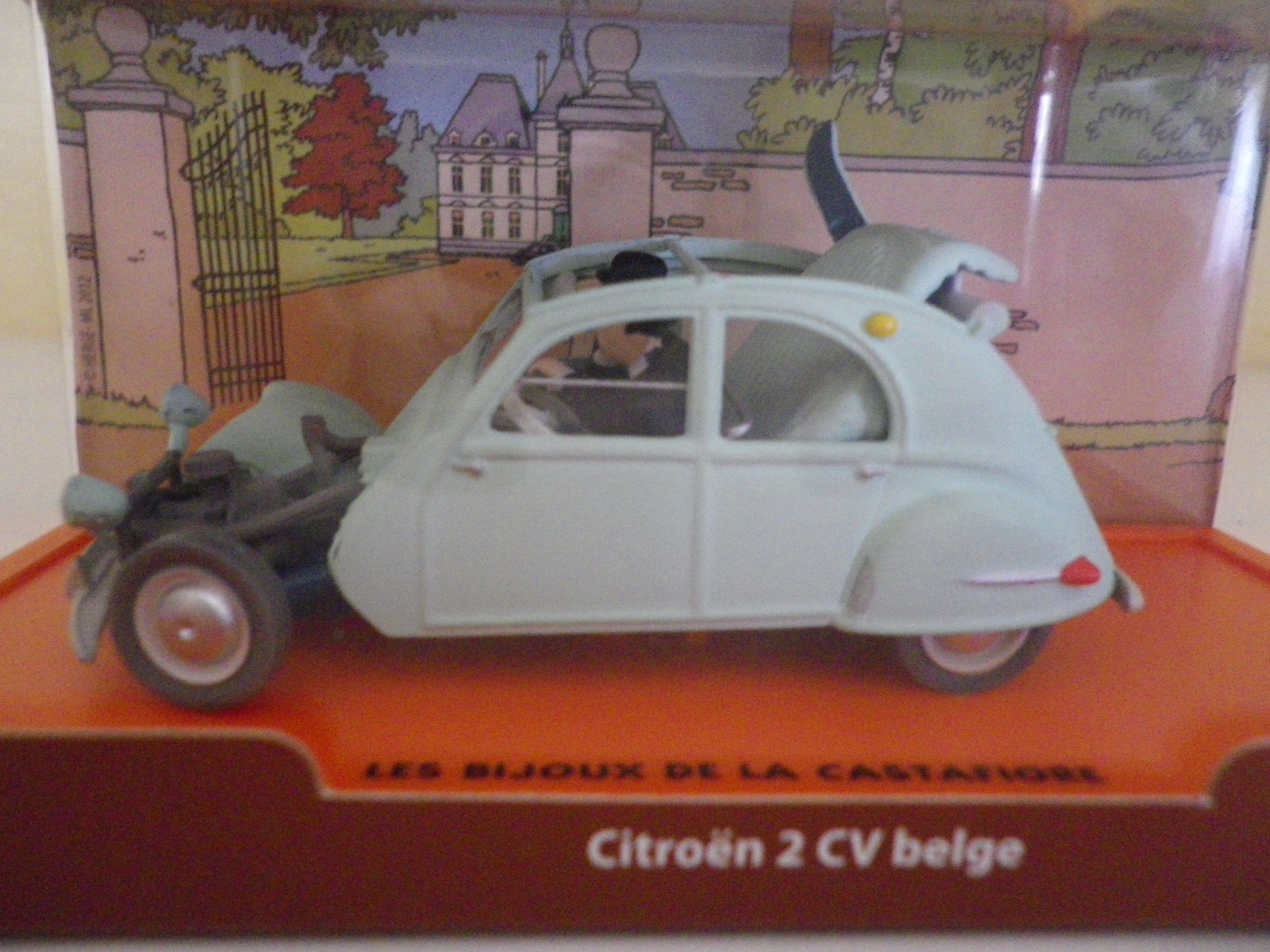 Lot of 5 Tintin collection cars, 1/43rd, original cases
