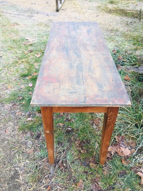 Pretty narrow table in pretty pattine 1900s in walnut trees