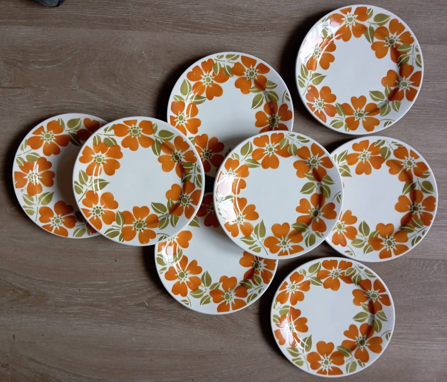 8 Digoin seventies floral dessert plates