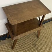 Table de chevet à croisillons, pieds compas vintage