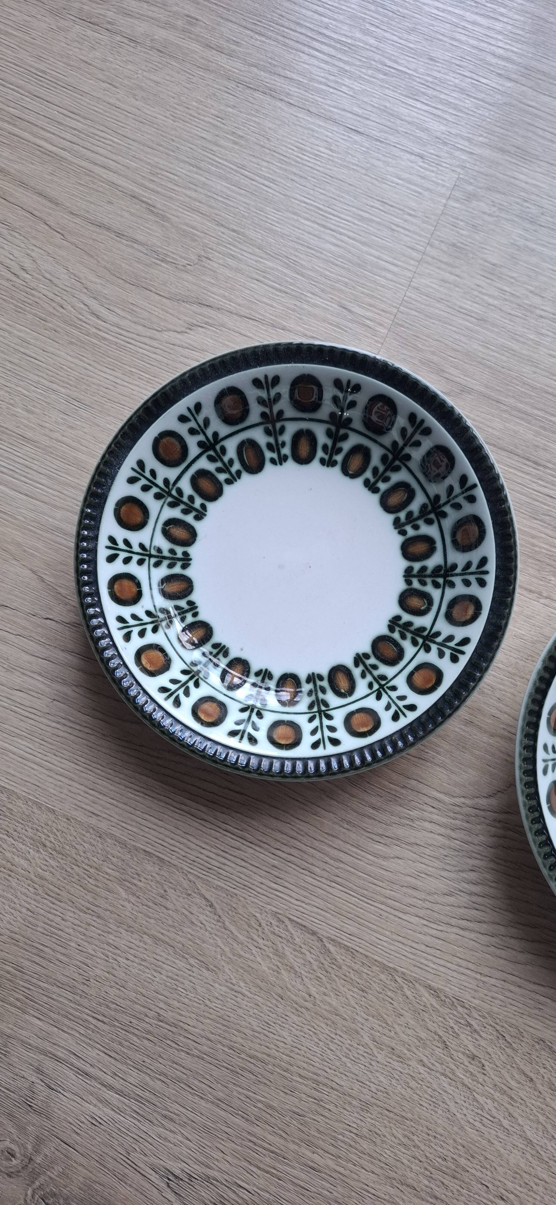 3 assiettes Boch Noix 1966