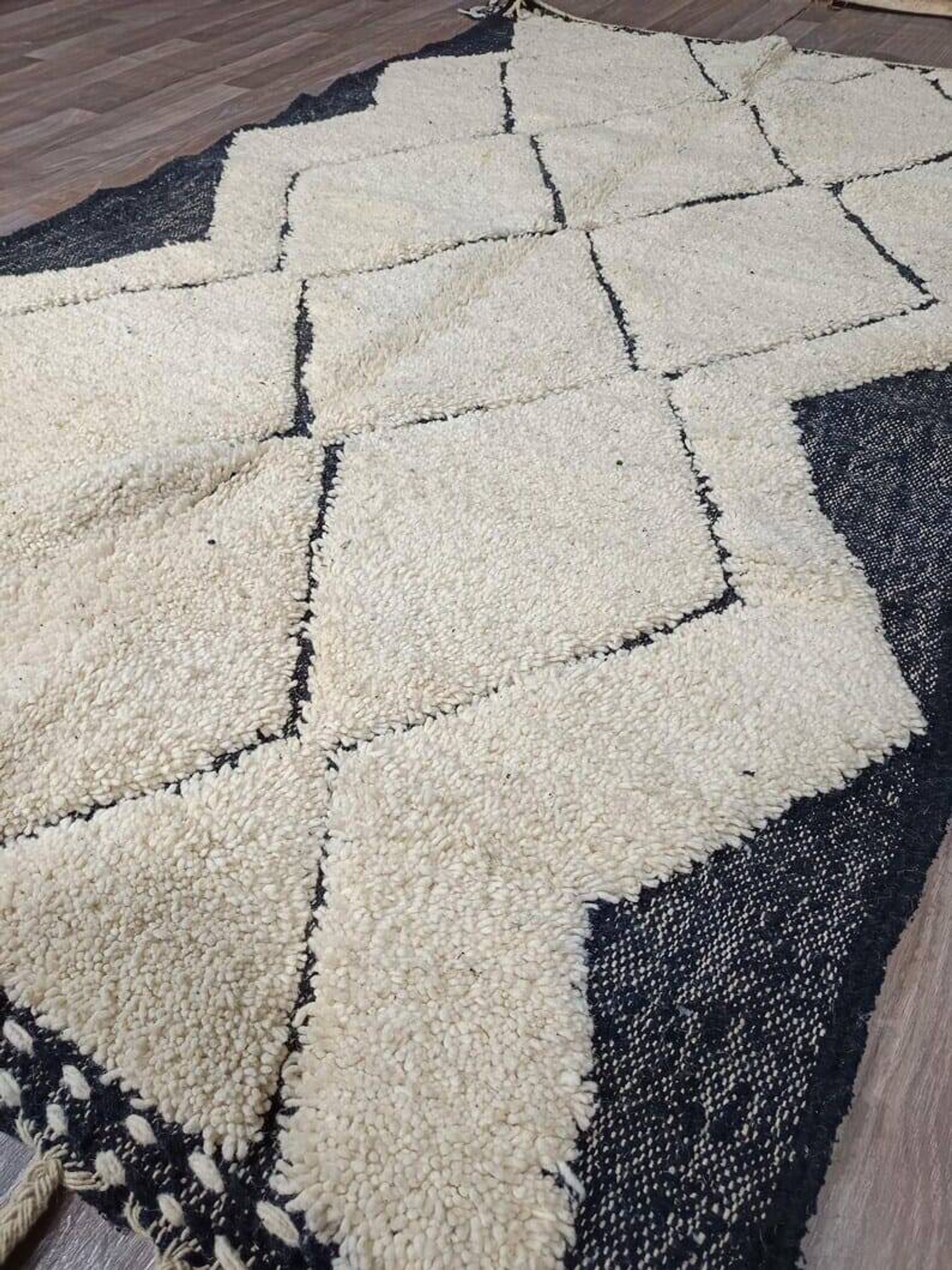 Traditional handmade wool rug, size 1.4/2.6 m.