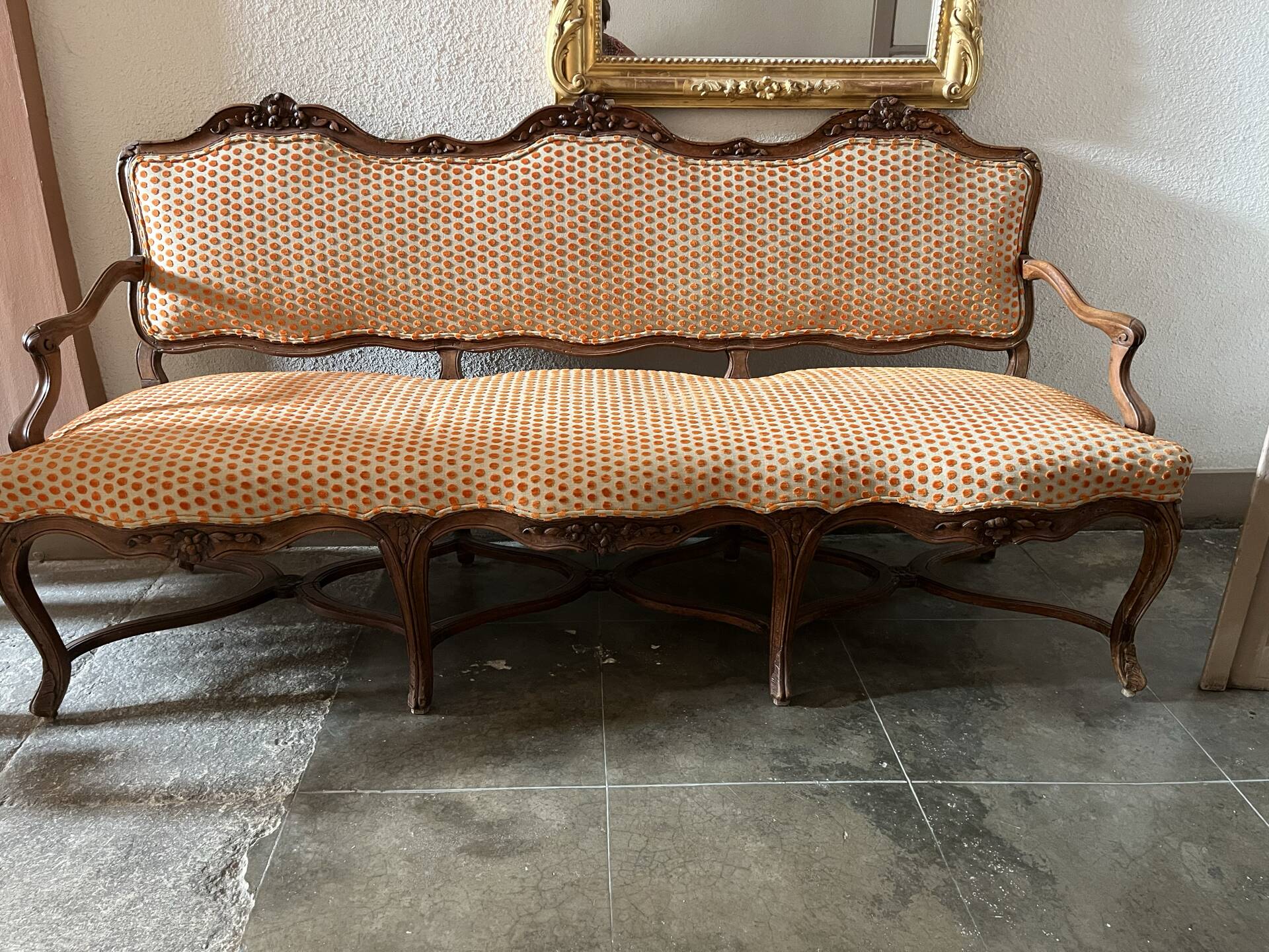 Louis XV style canapé from the late 19th century with a stretcher.