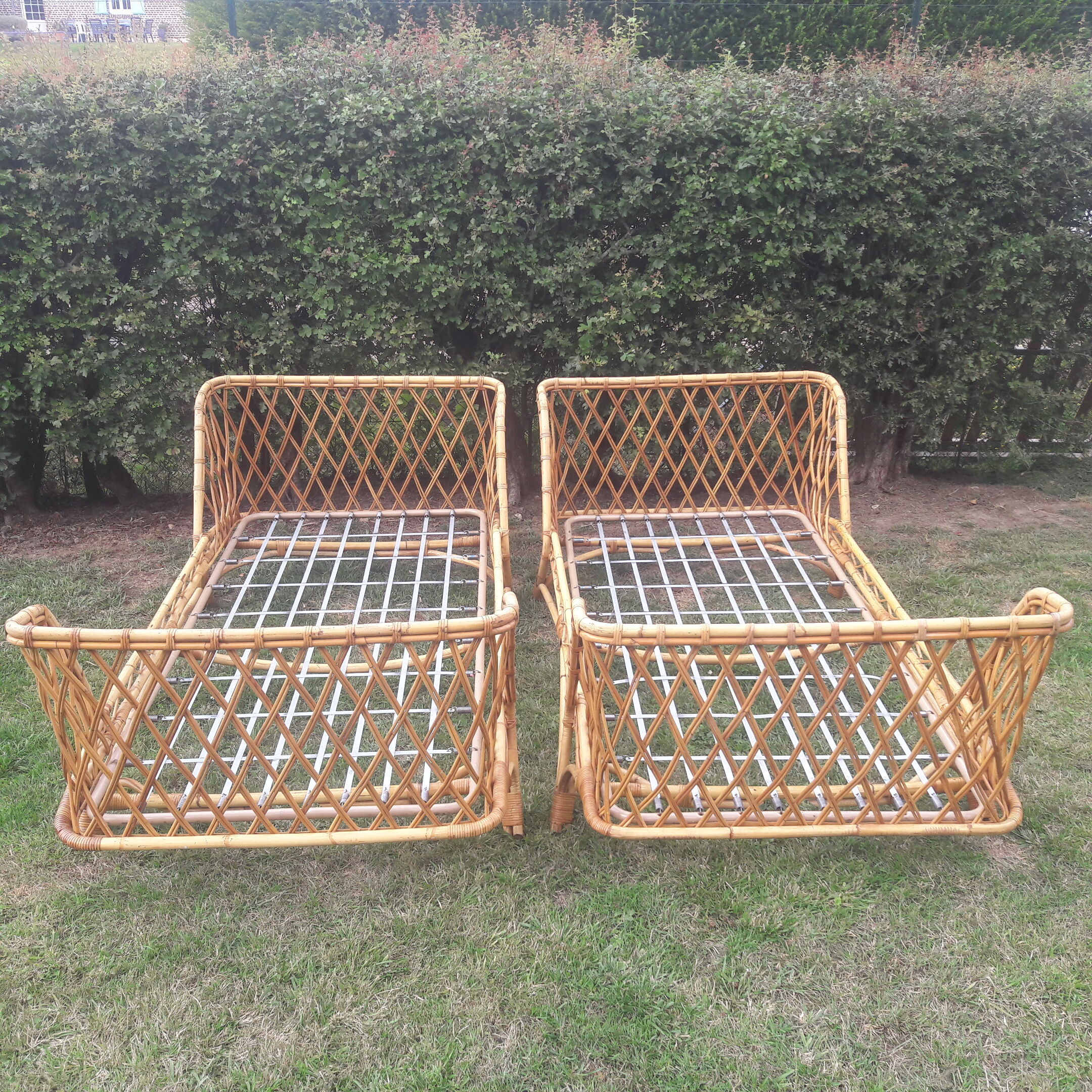 Pair of rattan beds