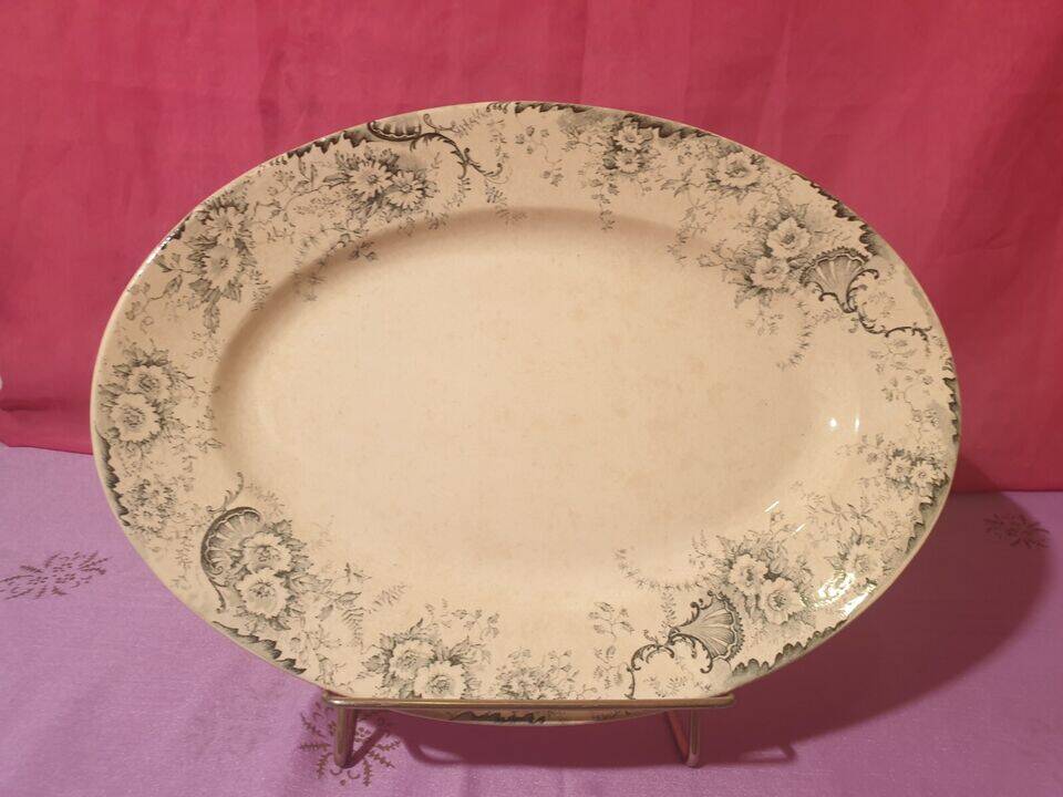 Two oval dishes Boulenger Choisy le Roi Derby Terre de fer