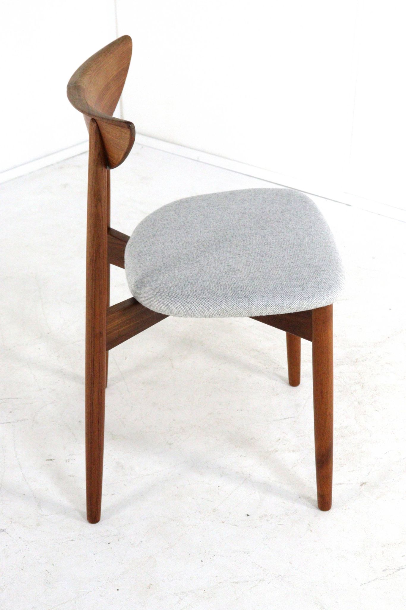 Set of 4+2 Harry Ostergaard for Randers Møbelfabrik chairs - danish design