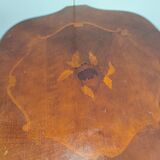 Pedestal table