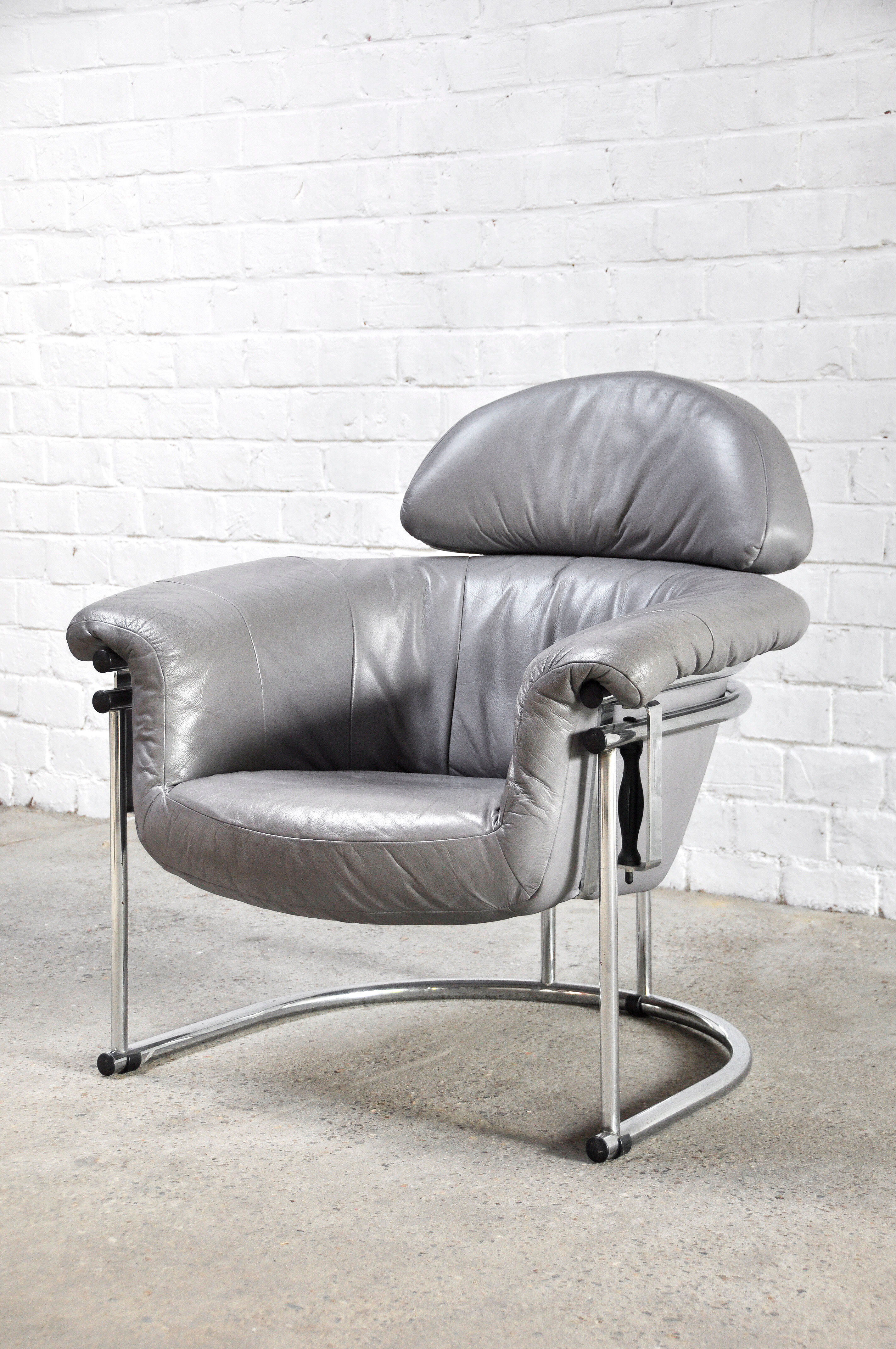 Fauteuil en cuir avec cadre tubulaire chromé, années 1980