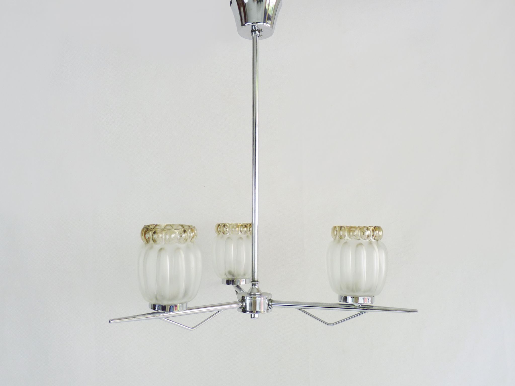 Vintage chandelier with 3 branches in chrome metal and glass globe. Year 70