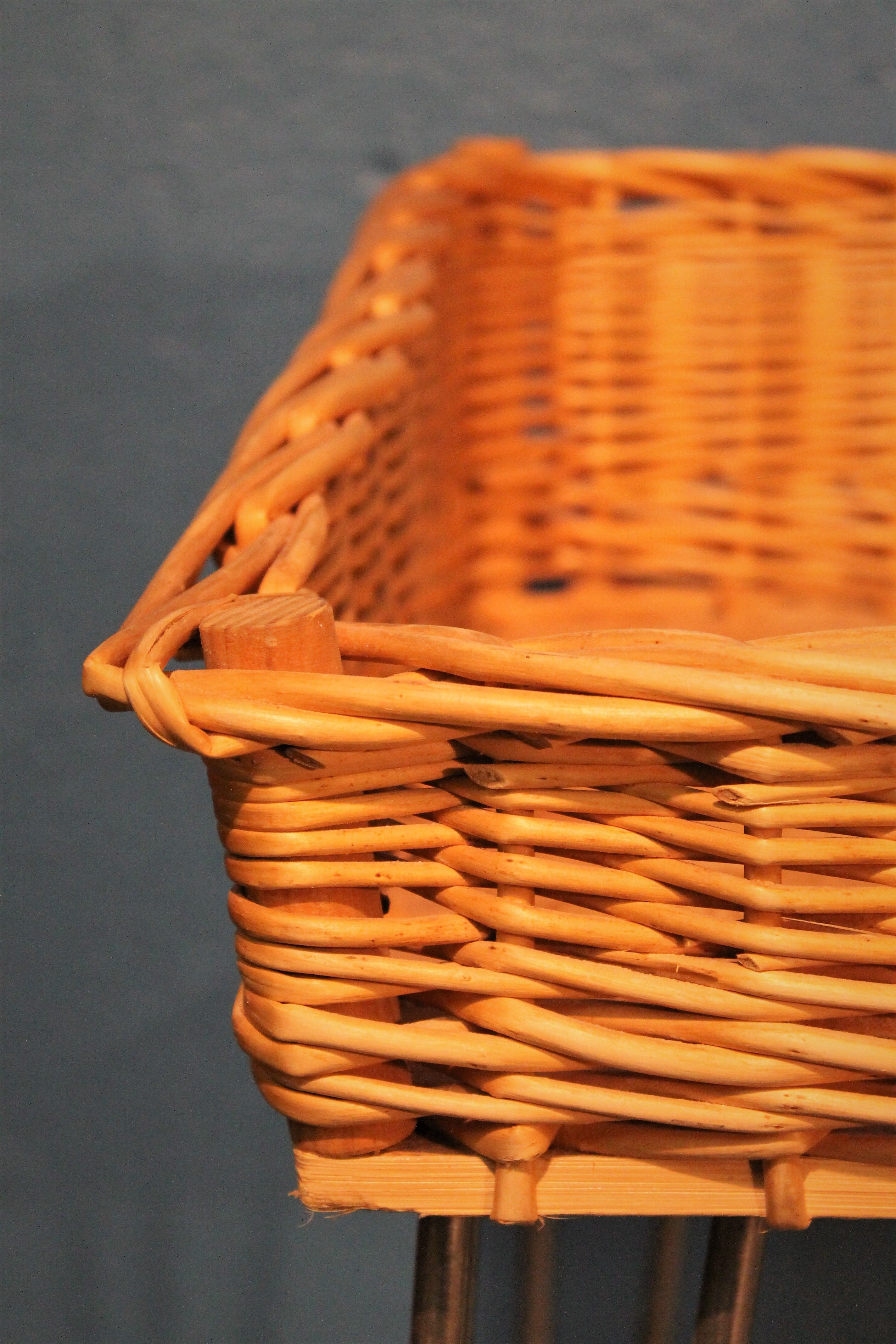 Basket on foot vintage 1970