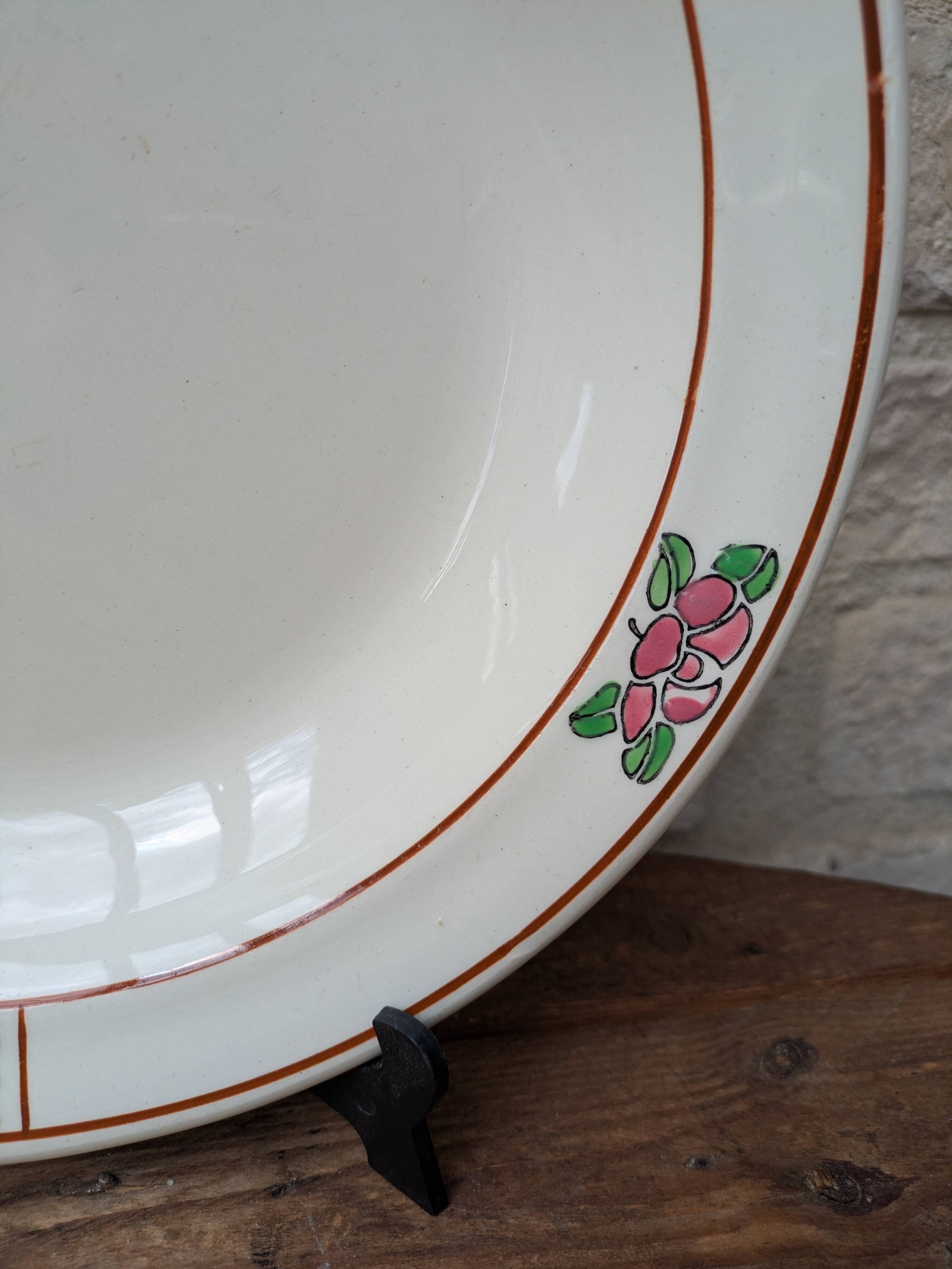 Round hollow serving dish in Salins earthenware model Nénuphar 28.5cm