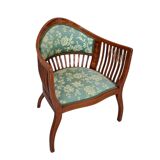 Elegante Poltrona da Camera in Ciliegio Intarsiato