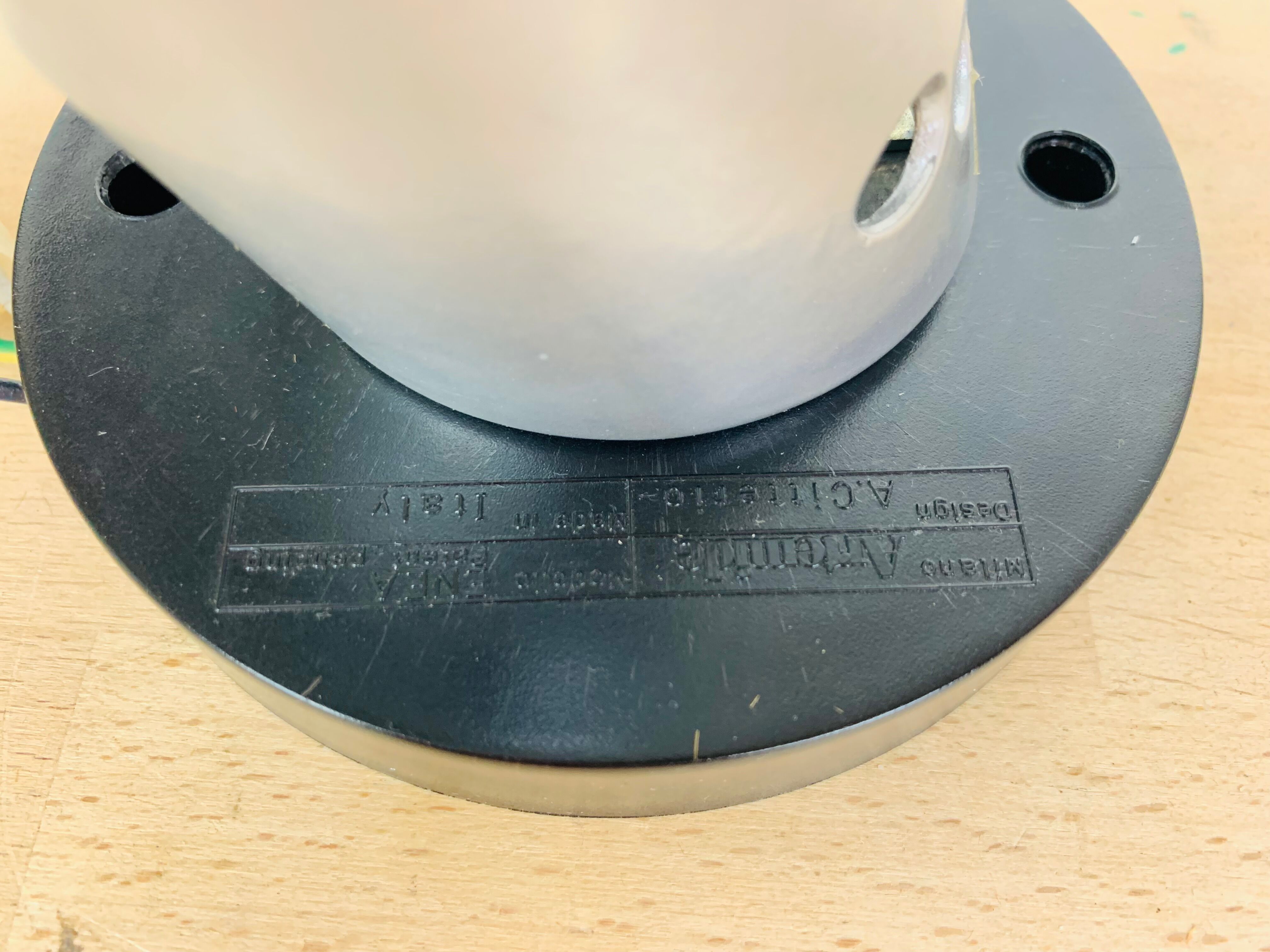 Artemide Enea wall lamp by Antonio Citterio