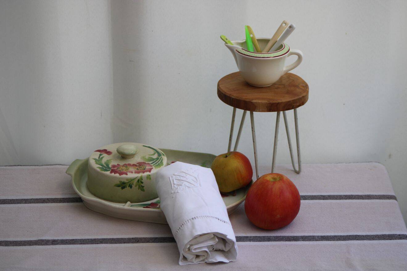 Ceramic cheese board