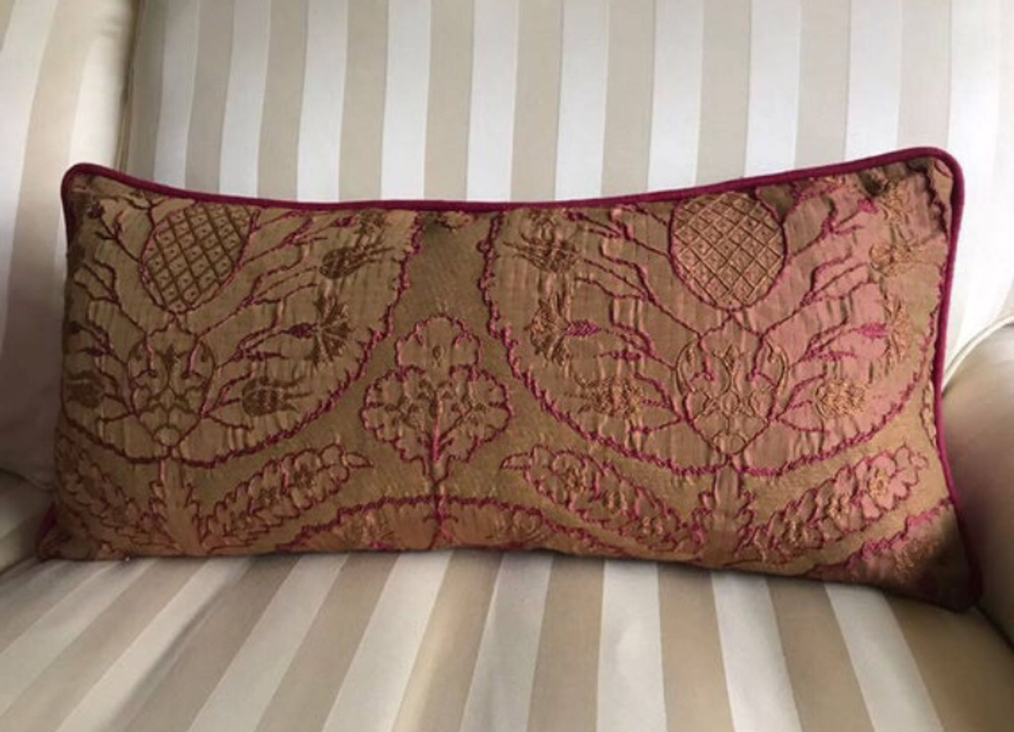 Decorative pillow case in brocade with ottoman turkish 16th century motifs