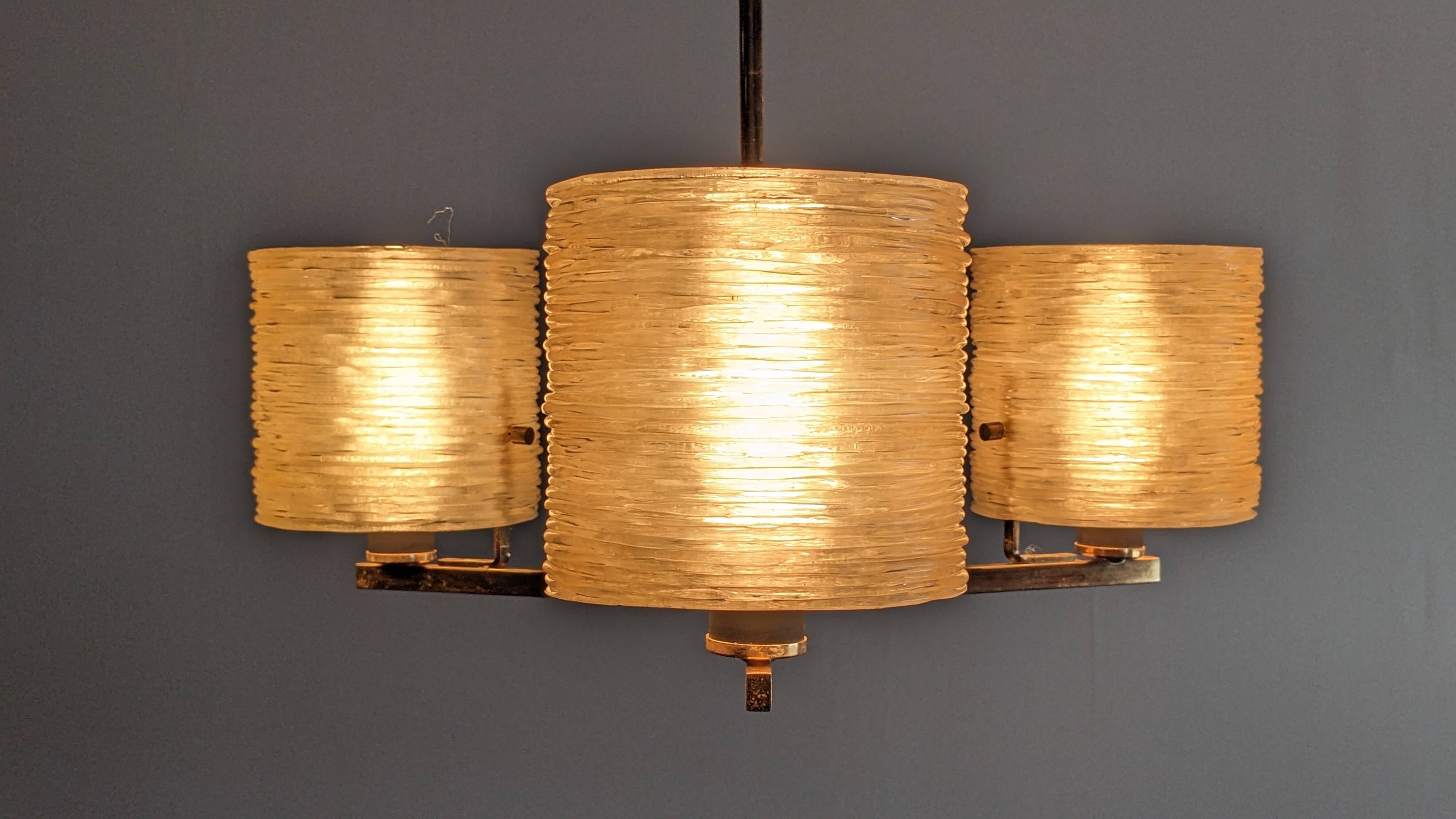 Three-light chandelier in mother-of-pearl and brass, Maison Arlus, France, circa 1950.