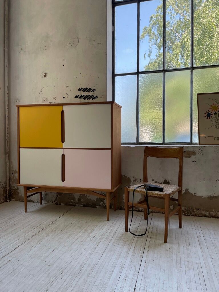 Teak-enfilade storage cabinet