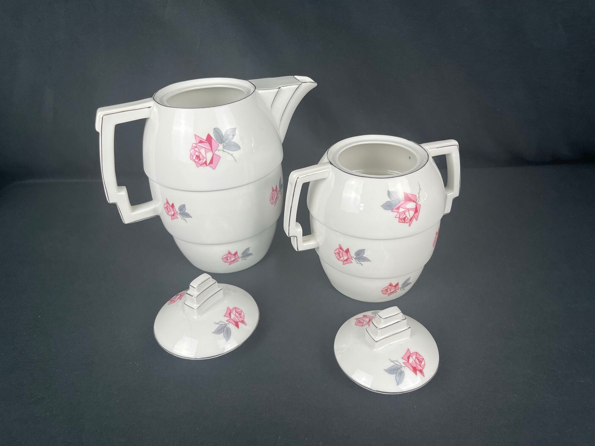 Cafetière et sucrier art déco en porcelaine vers 1930