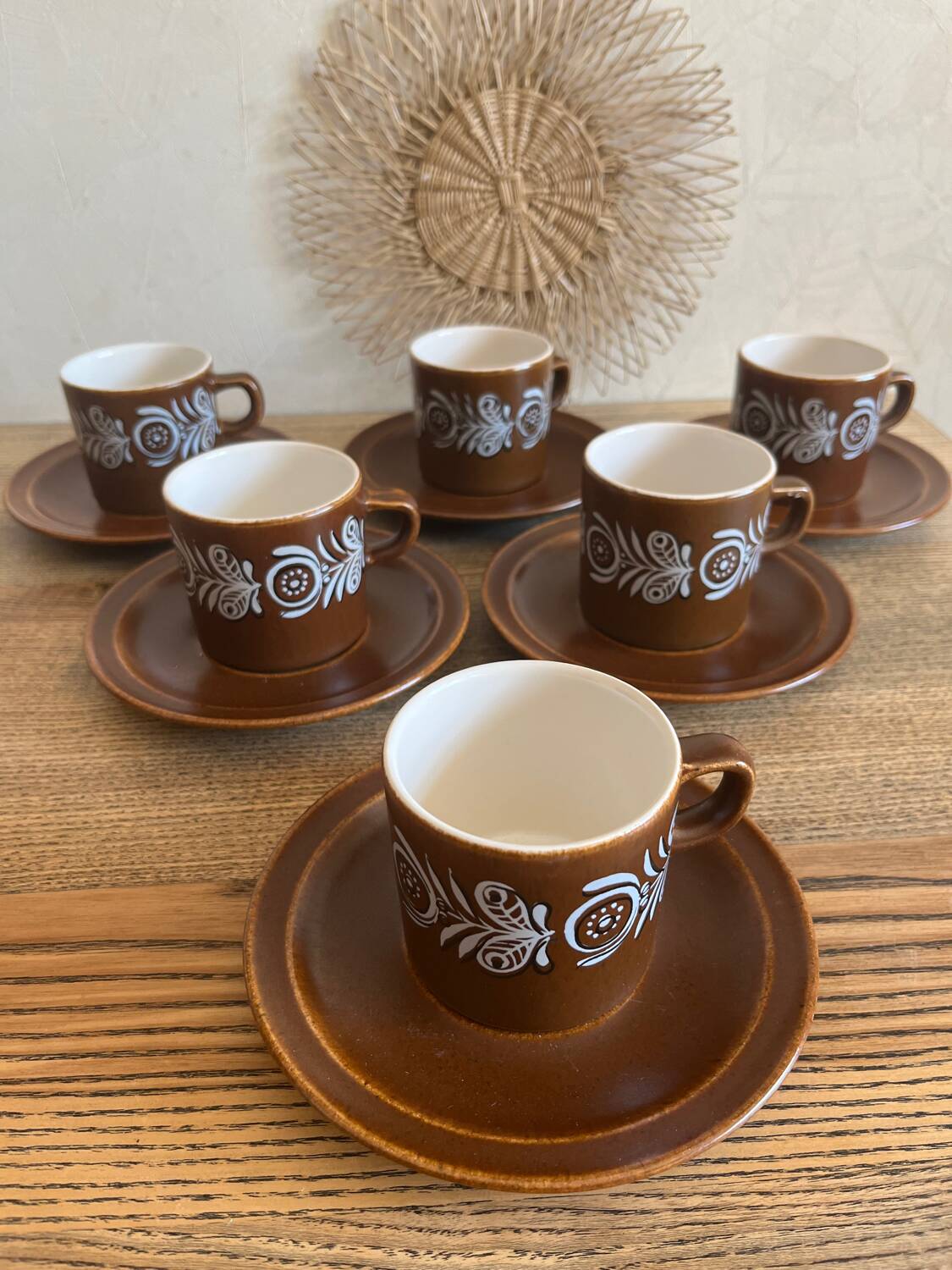 Vintage coffee service in brown stoneware from the 1970s.